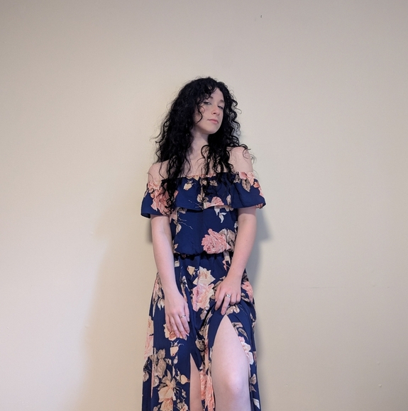 Premier Amour Floral Maxi Dress - Picture 2 of 6